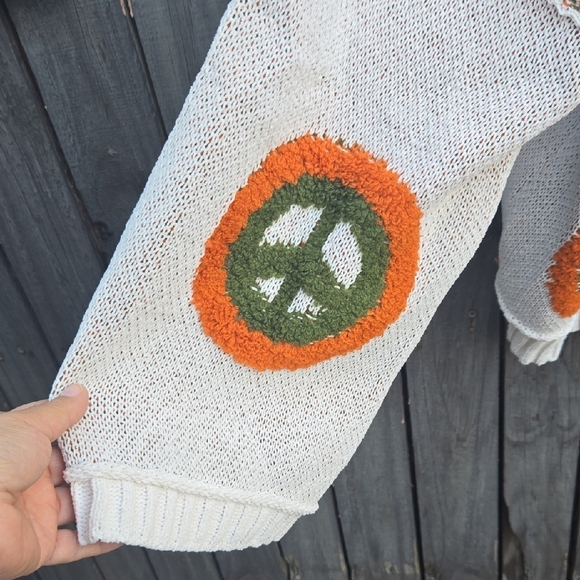 POL Cream and Orange V-Neck Sweater - Picture 7 of 10